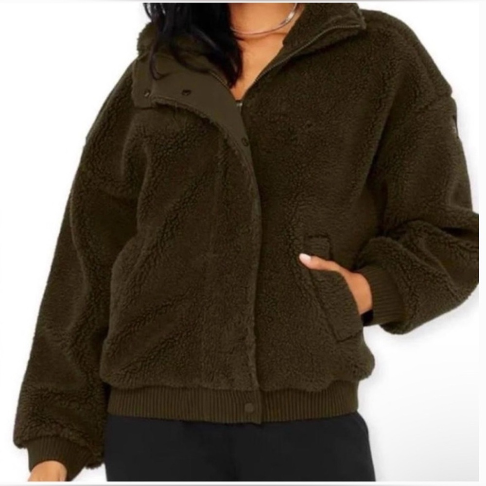 ALO Yoga Varsity Sherpa Jacket in Dark Olive Teddy Medium - Picture 3 of 7